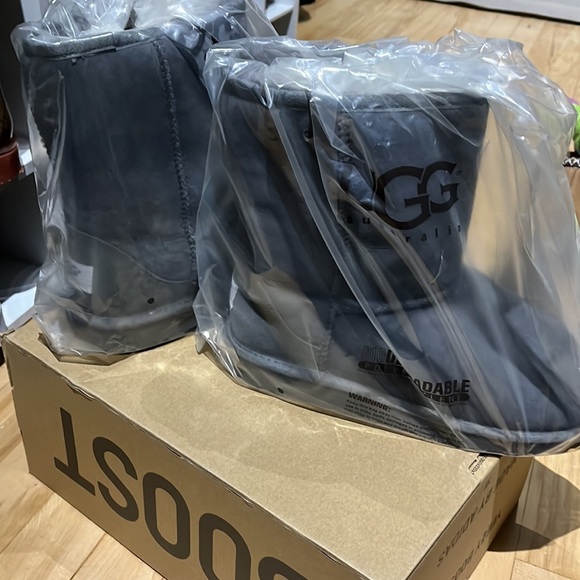 UGG Classic Boots Big Kids 6Y